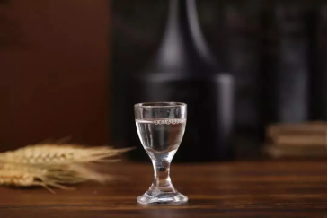 优质酱香型老酒与新酒有何区别？怎么辨别陈年酱酒的优劣？